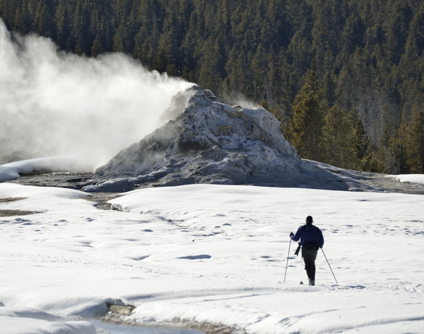 10 Reasons To Visit Yellowstone In Winter 18