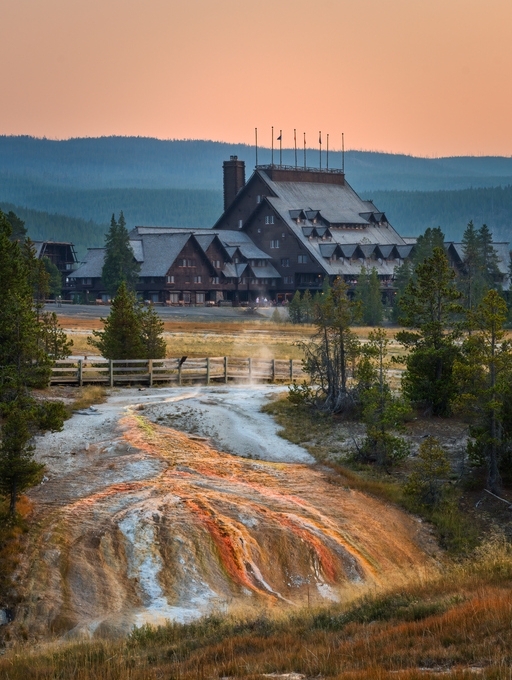 https://www.xanterra.com/content/uploads/2016/02/10-reasons-to-visit-yellowstone-in-winter-33-512x680.jpg