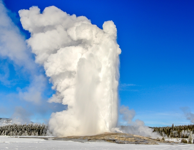 10 Reasons To Visit Yellowstone In Winter 5