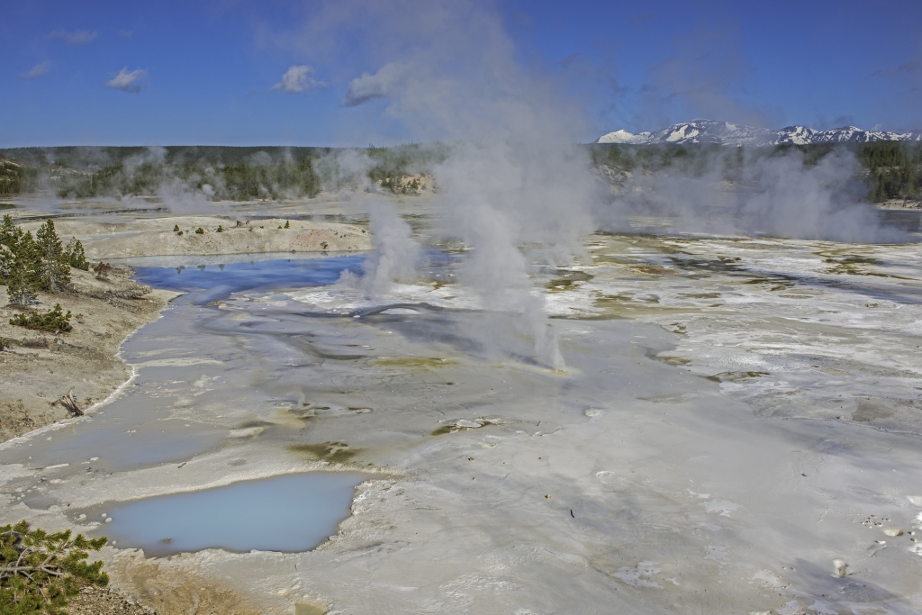 Eat Outdoors: Best Picnic Spots in Yellowstone 1