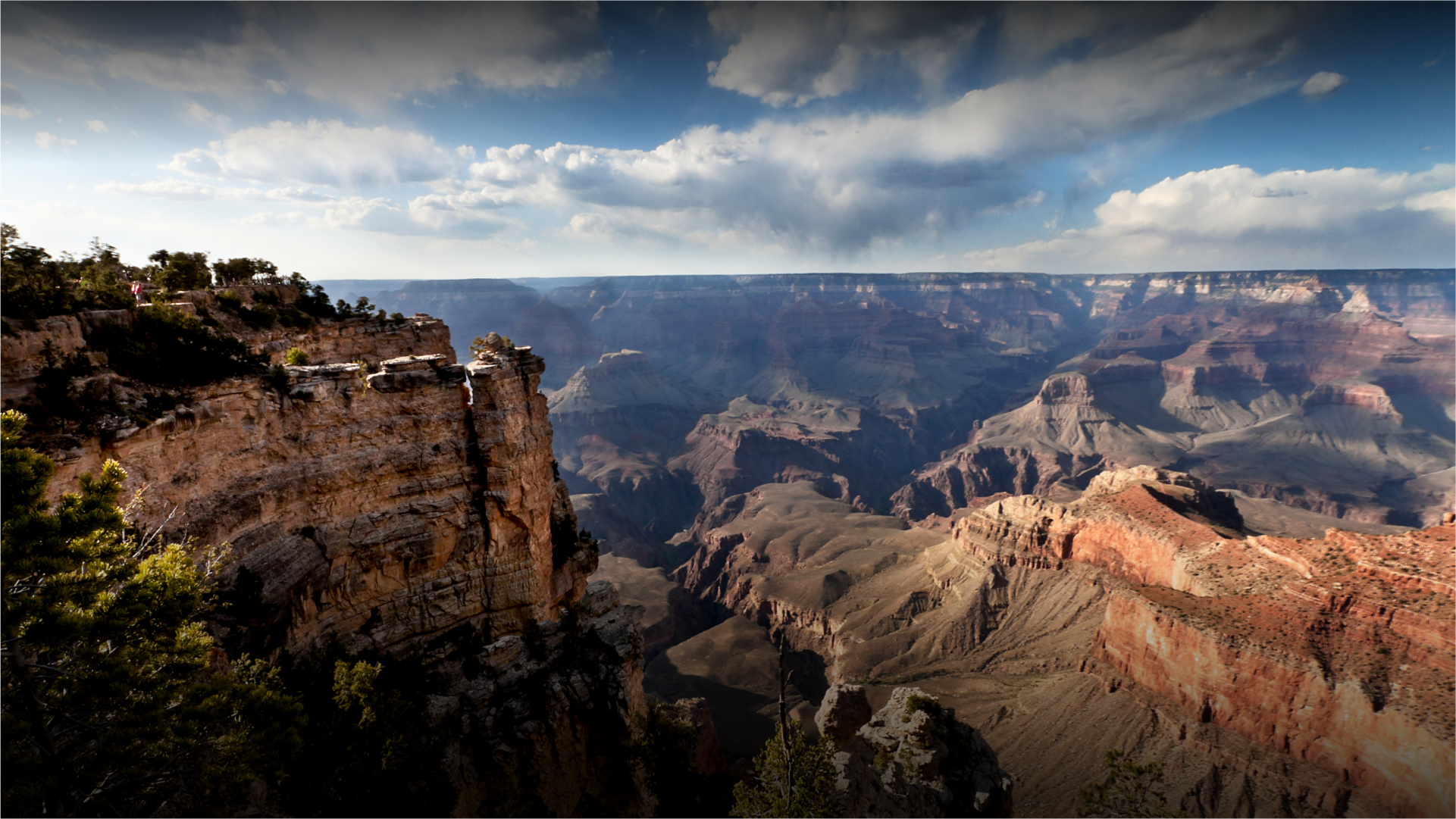 Sweeping view of the Grand Canyon