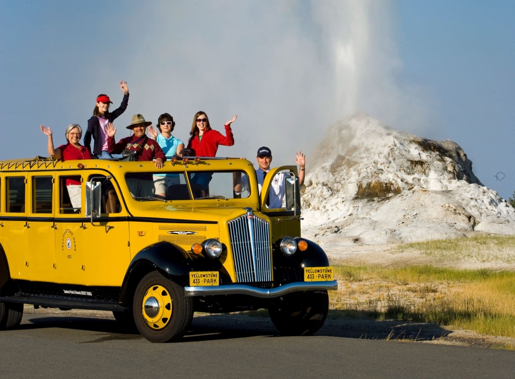 xanterra yellowstone yellow bus tours