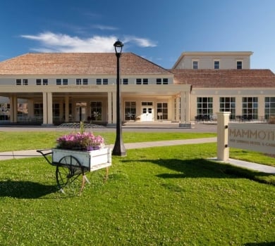 Mammoth Hot Springs Hotel & Cabins