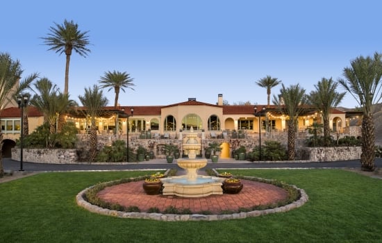 oasis-inn-front-fountain