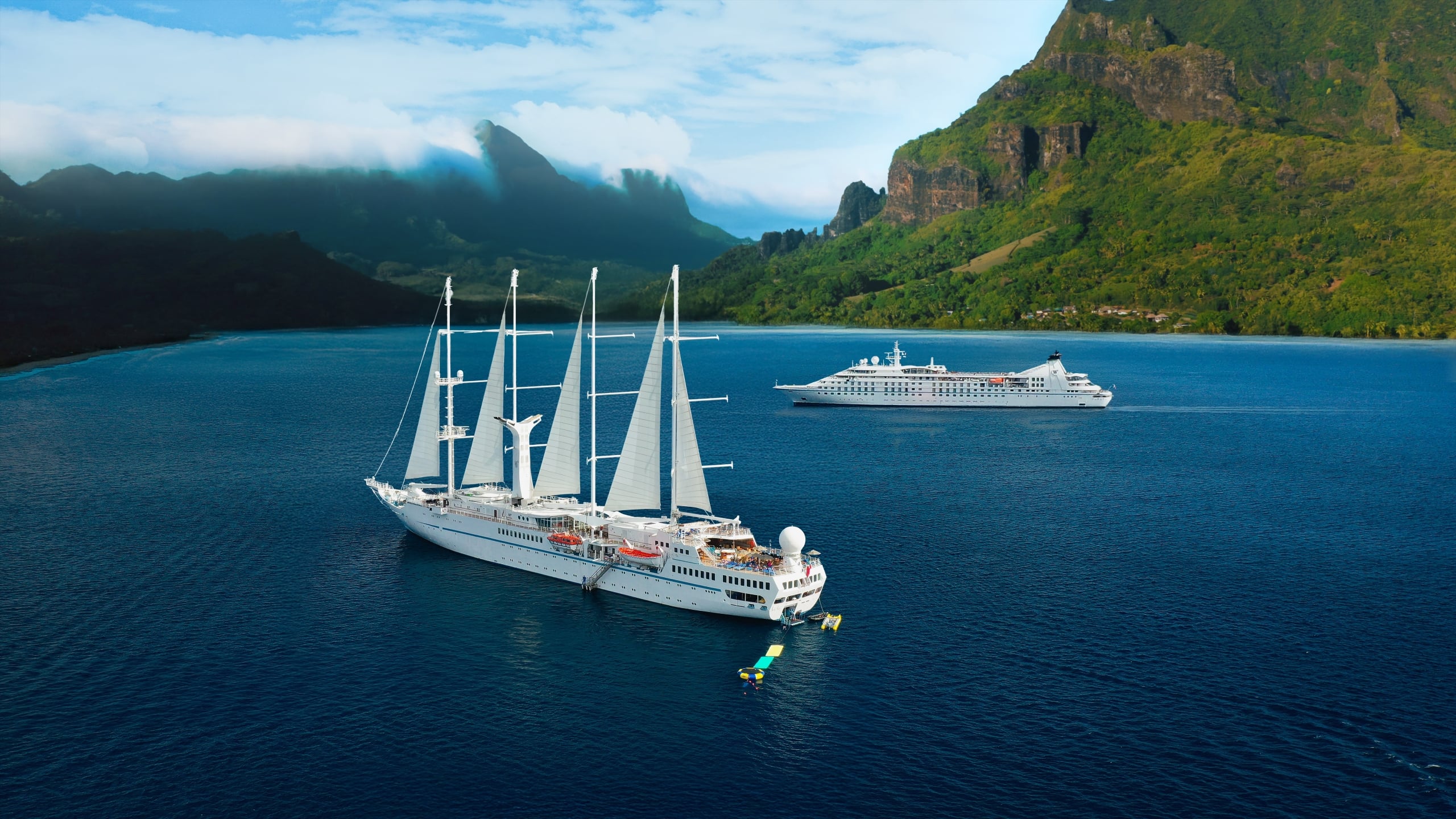 Windstar ships in Tahiti